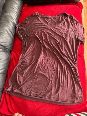 GAP Maternity Women’s V-Neck Short Sleeve Tee - Wine